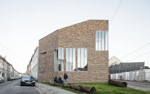 Clădire care folosește cărămida: Milosa Hoornbloem