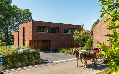 Clădire care folosește cărămida: Linaqua Vino