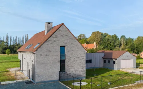 Clădire care folosește cărămida: Imperium Notus